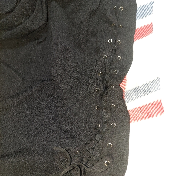 Shein curve Black stretchy skirt with tie up sides - Picture 3 of 3